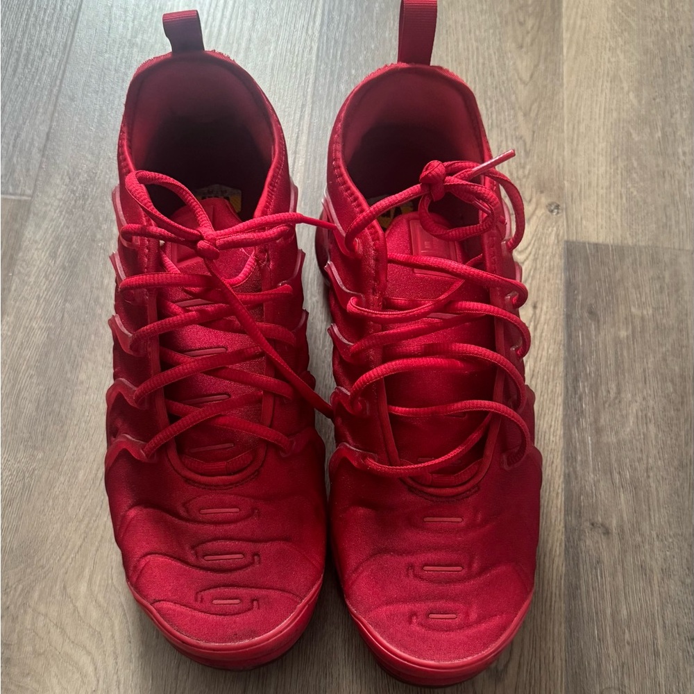 Women's All-Red Athletic Sneakers - Classic Casual Style
